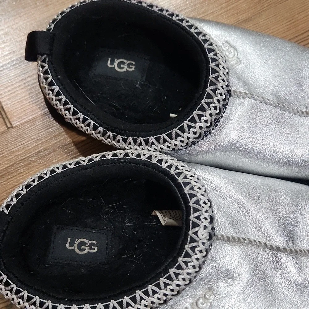 UGG Tazz‎ Tasman Leather Silver Black Metallic Slipper Slide Shearling Shoe 2